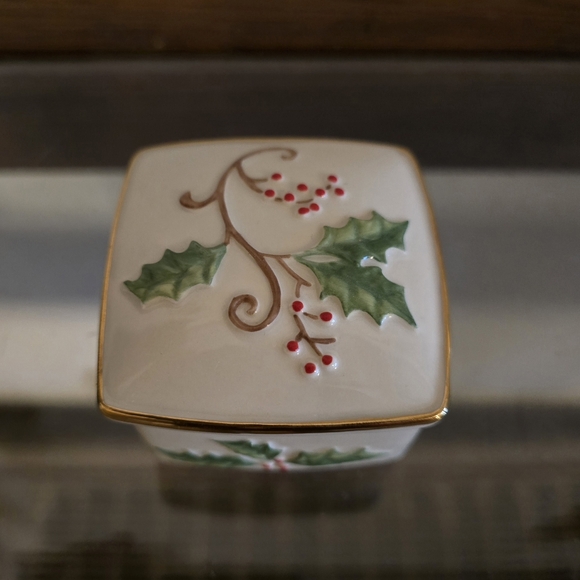 Lenox "Holiday" trinket/jewelry box - Picture 2 of 7